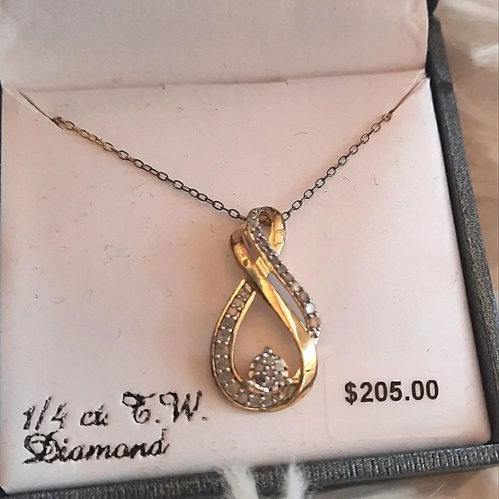 NWT Diamond Accent Gold Infinity Necklace